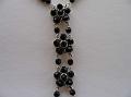 collier 3 fiori neri - particolare_1067x800